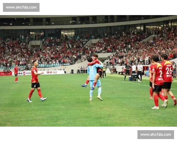 苏州主场 3-0 完胜扬州,寇程闪电破门创双纪录 苏州主场 3-0 完胜扬州,寇程闪电破门创双纪录
