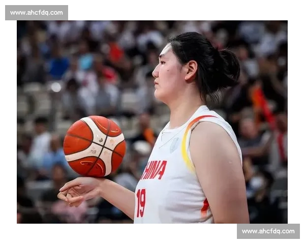2.26 米张子宇内线统治力！女篮赛场现 “降维打击”