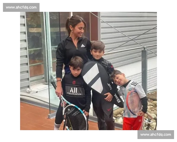 梅西伤退娇妻化身移动堡垒！安东内拉驾驶奥迪 Q8 开启专属陪护模式