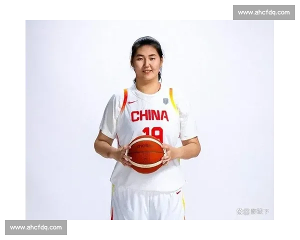 2.26 米张子宇内线统治力!女篮赛场现 “降维打击” 2.26 米张子宇内线统治力!女篮赛场现 “降维打击”