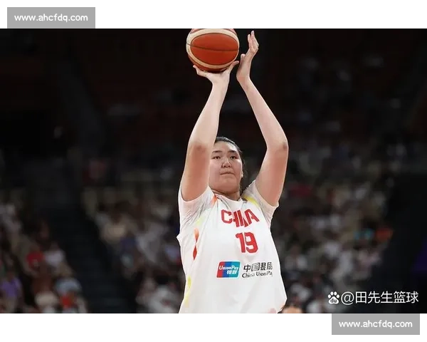 2.26 米张子宇内线统治力！女篮赛场现 “降维打击”