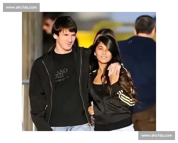 梅西伤退娇妻化身移动堡垒！安东内拉驾驶奥迪 Q8 开启专属陪护模式